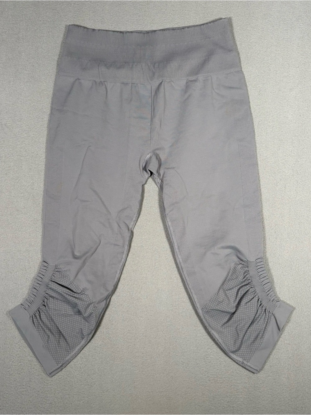 Lululemon Awakening Crop Leggings Size 10 Ice Gray *Taryn Toomey Collection 17"